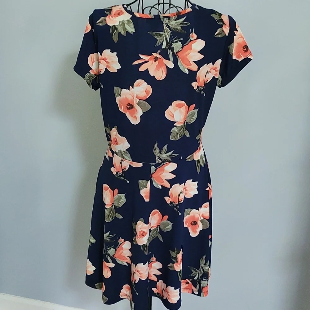 Dress - Picture 2 of 2